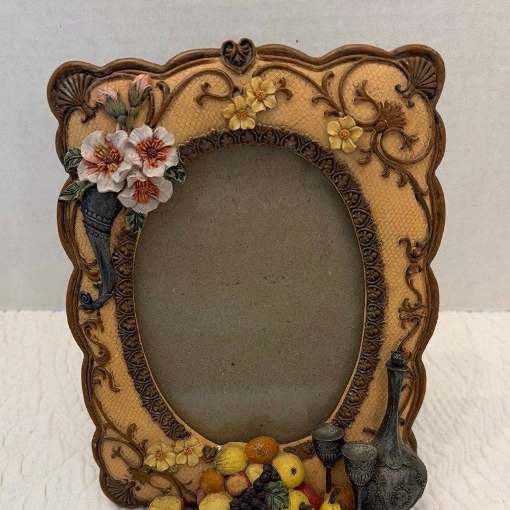 Vintage Victorian Style Floral Fruit 3D Relief Picture Frame Oval 3.5x5 Photo